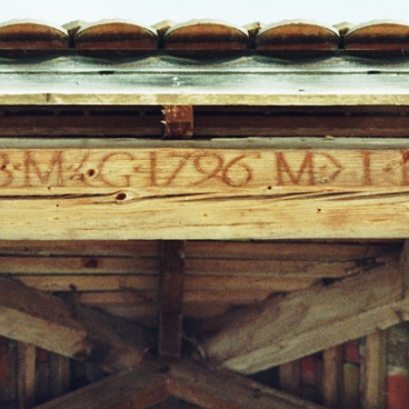 Poutre attestant la construction de l'ancien four à pain en 1796.